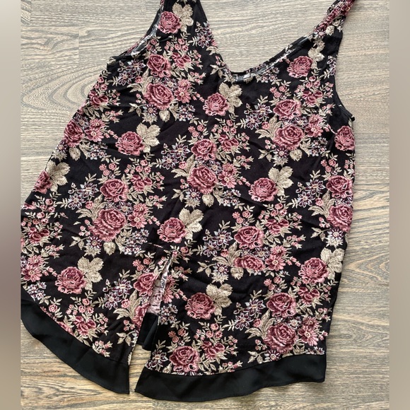 Women’s Kismet Size M Floral Blouse Sleeveless Slit-Back - Picture 3 of 5